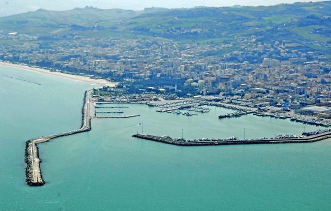 Appartamento al Fiume Colonnella Esterno foto